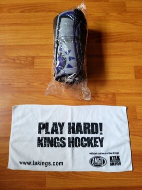 LA Kings COMBO Blanket & White Promotional Towel - Play Hard! VINTAGE NWT 2006